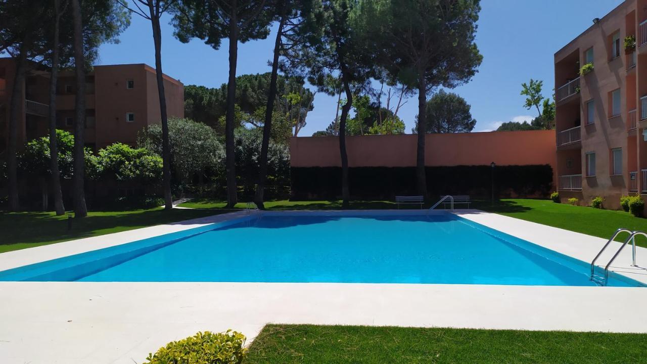 Bonito Apartamento, Con Piscina, Excelente Wifi Y Aire Acondicionado Pals Bagian luar foto
